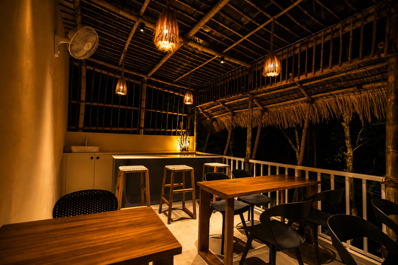 Lakeside Dining